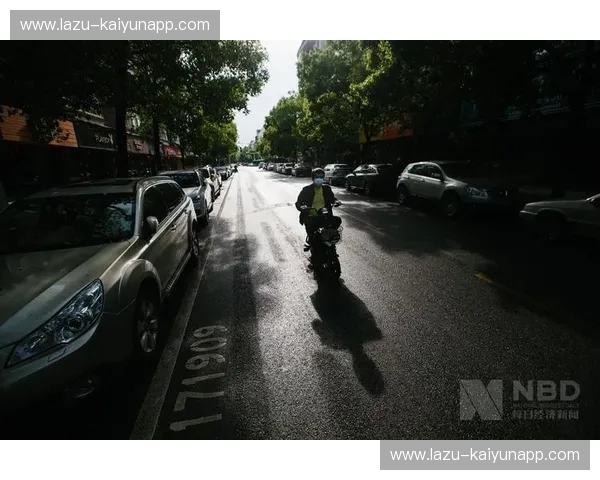 双城记：在上海触摸世界的天际线，在武汉感受人间的烟火气